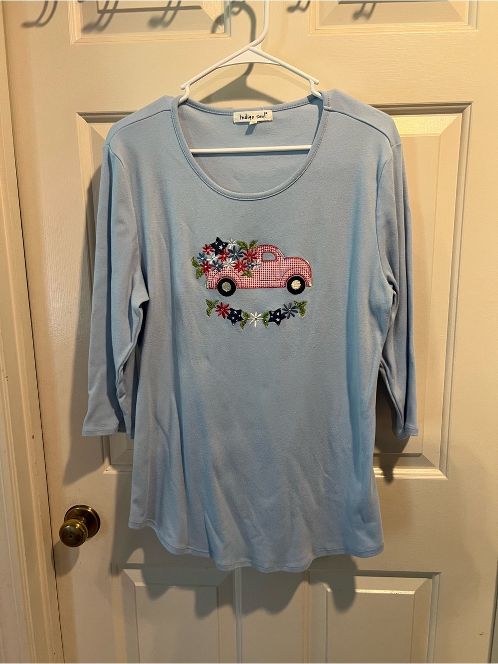 Ladies Light Blue Floral Truck 3/4 Sleeve Top